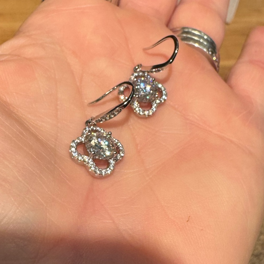 Over 2 ctw Moissanite clover dangle earrings - Picture 5 of 6